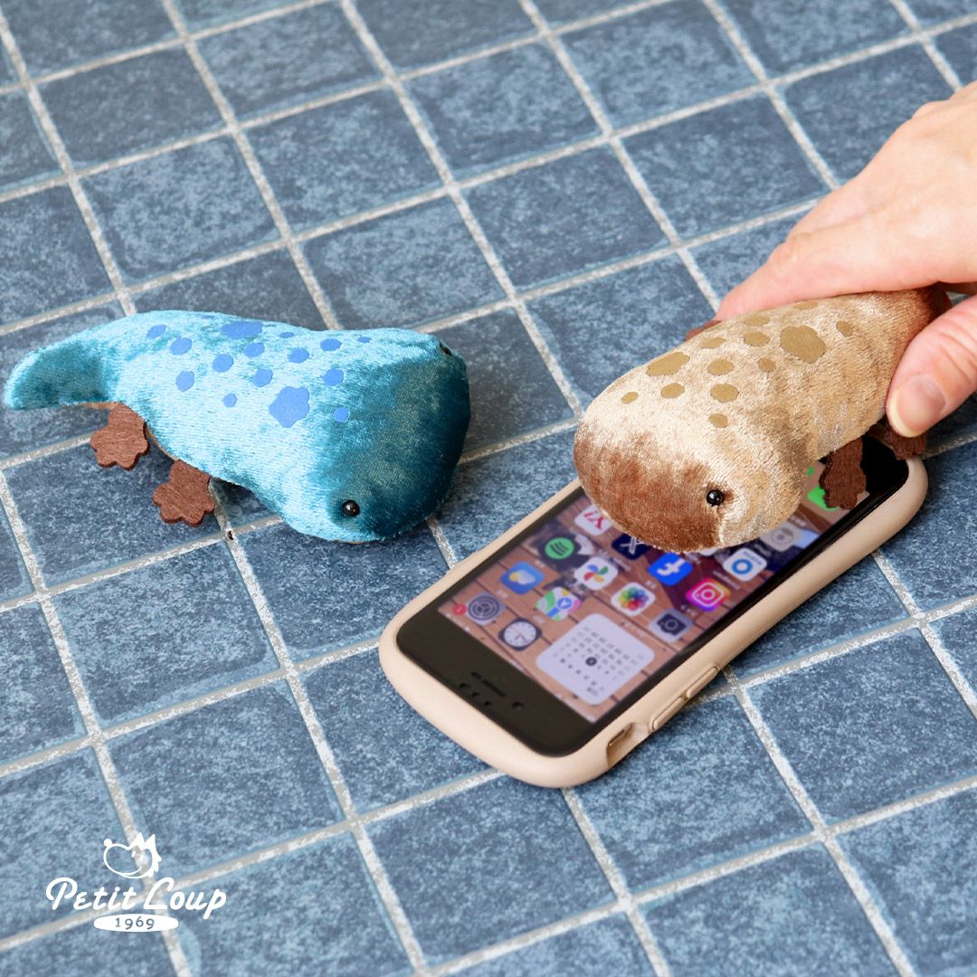 スマホもピカピカ！オオサンショウウオの液晶クリーナー