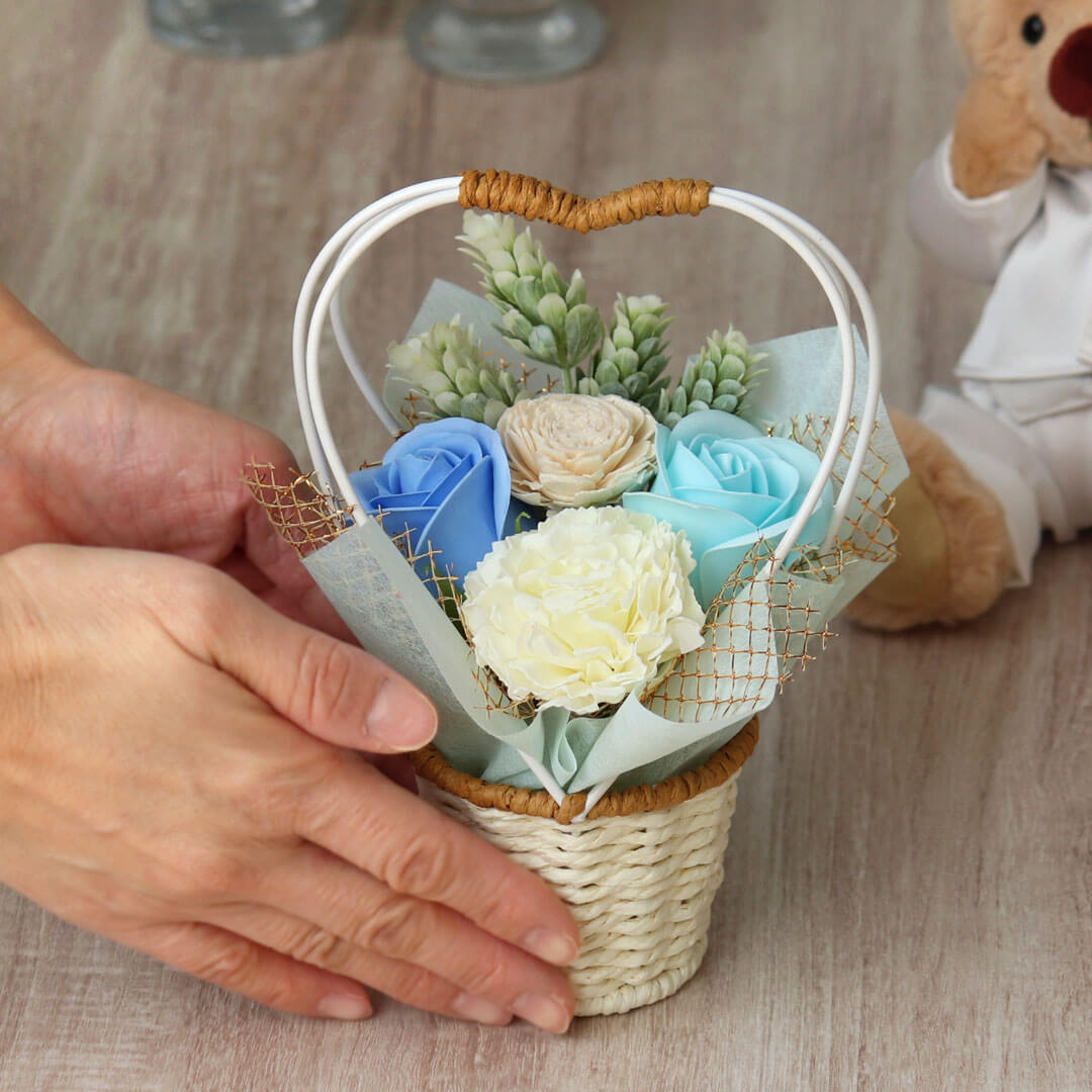結婚祝いや受付の飾りに！お花と新郎新婦のテディベア｜プティルウ